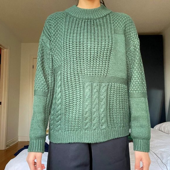 Green Sweater - Picture 1 of 5